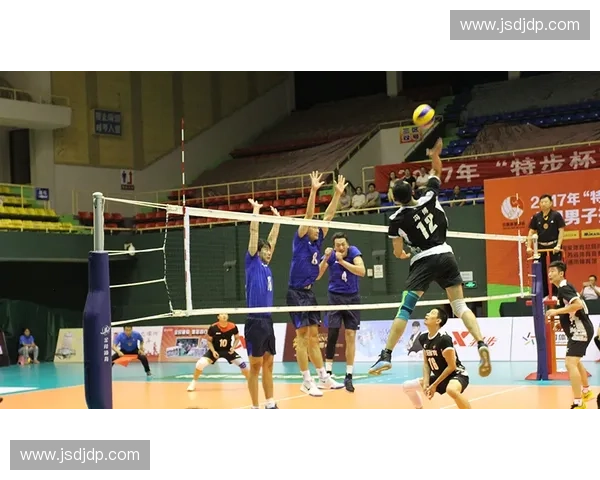 体育决赛激战正酣 各路强队力争殊荣 谁将问鼎最终冠军荣耀